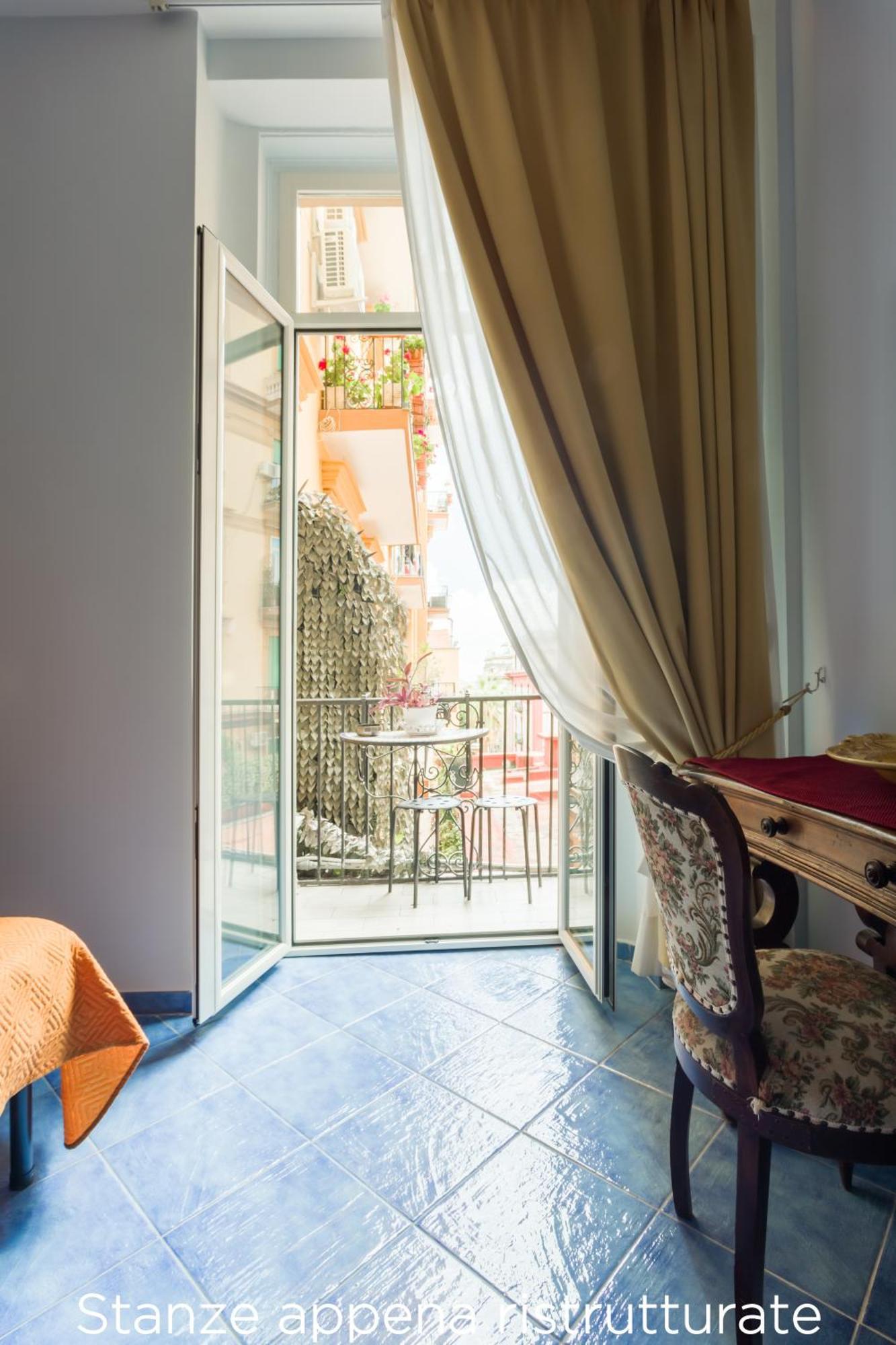 B&B Le Stanze Dei Mille Napels Buitenkant foto