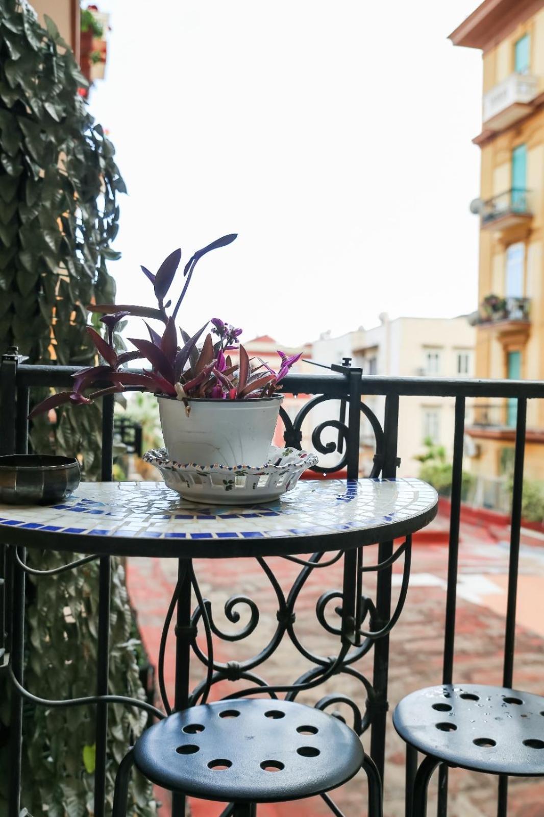 B&B Le Stanze Dei Mille Napels Buitenkant foto