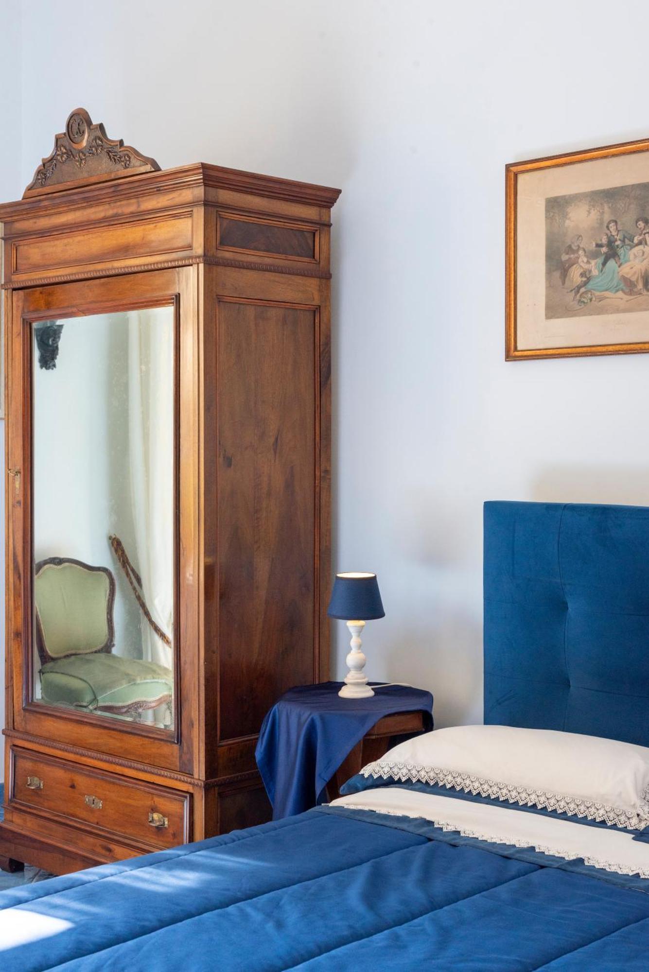 B&B Le Stanze Dei Mille Napels Buitenkant foto