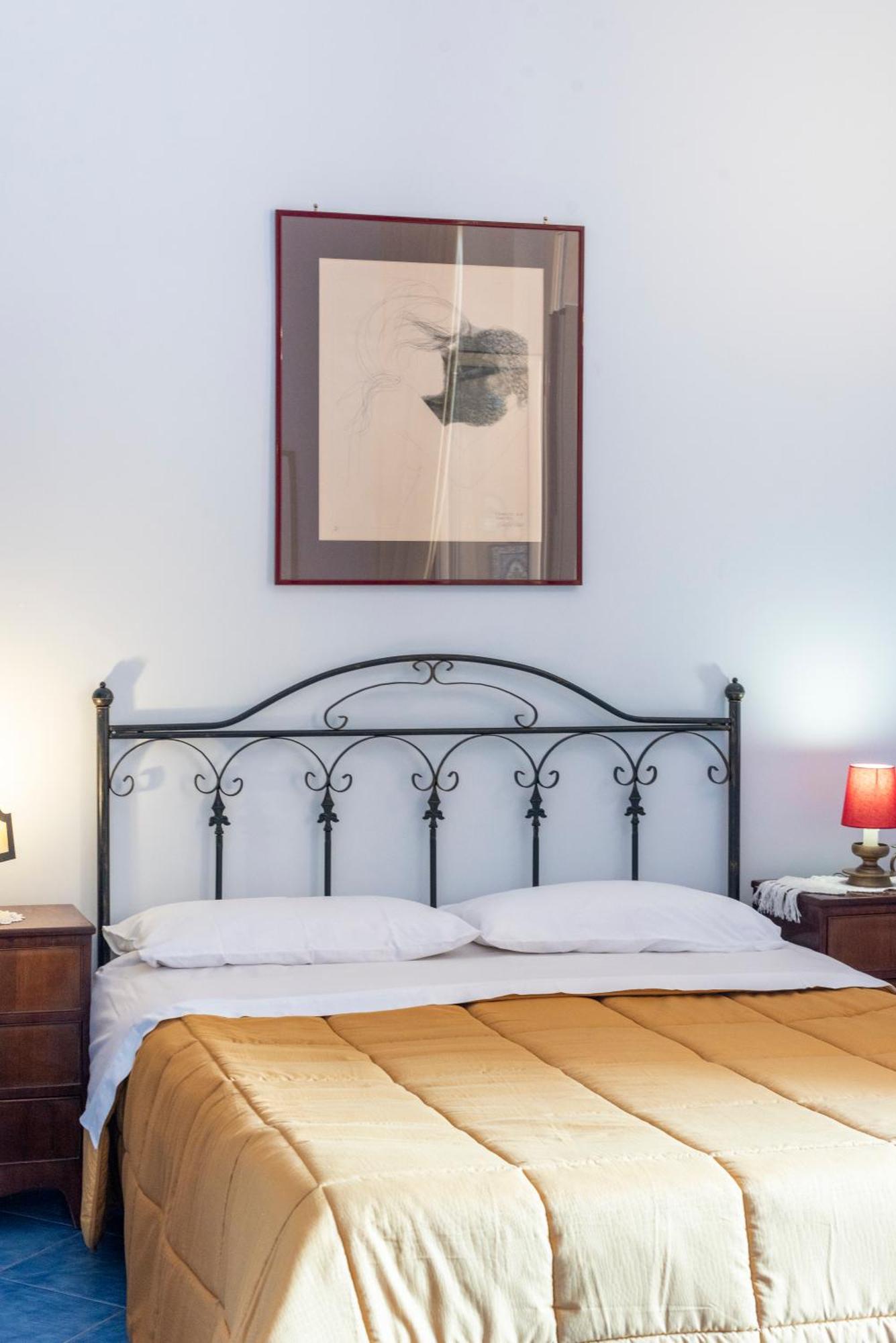 B&B Le Stanze Dei Mille Napels Buitenkant foto
