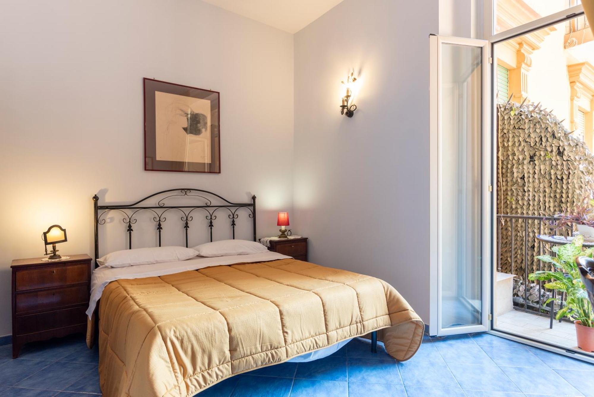 B&B Le Stanze Dei Mille Napels Buitenkant foto